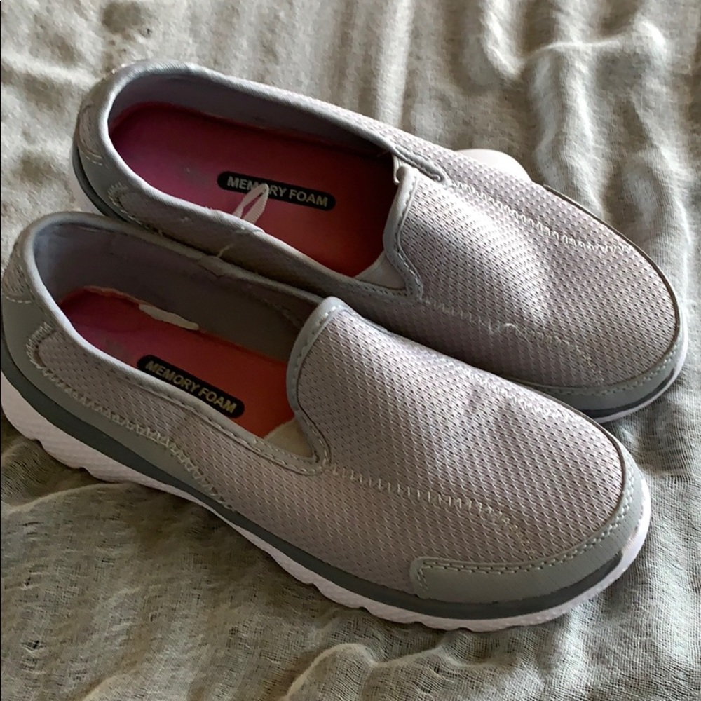 Women’s Size 8 Memory Foam Shoes